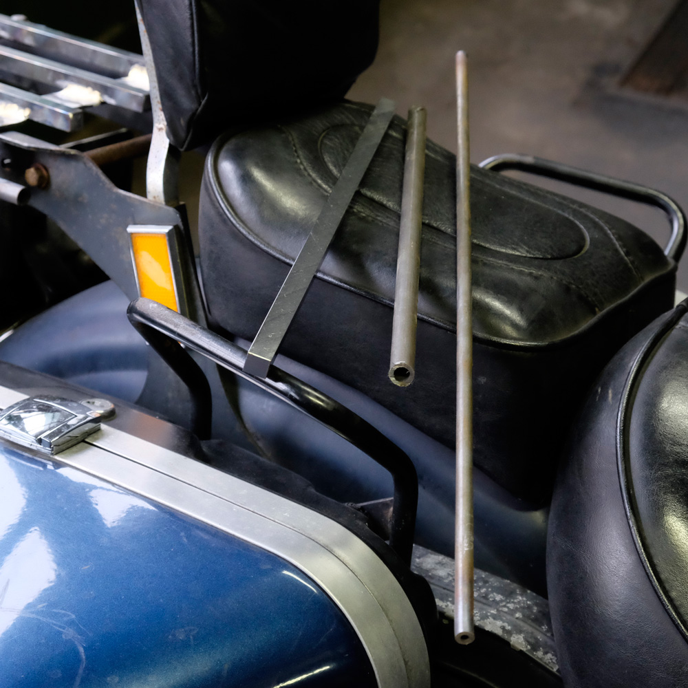 harley-fxrd-quickchange-luggage-rack