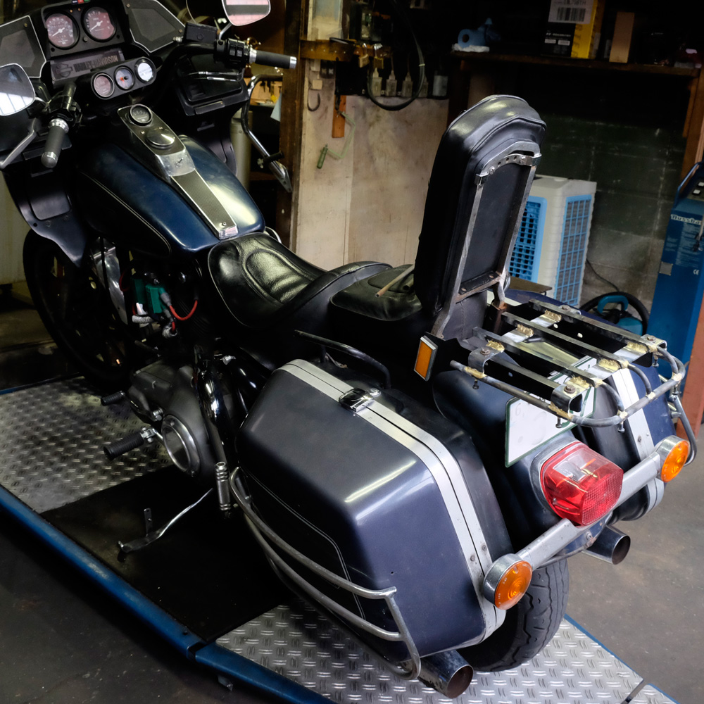 harley-fxrd-quickchange-luggage-rack